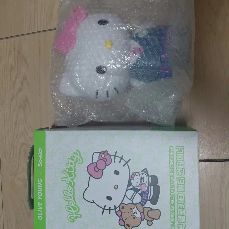 올리브영 헬로키티 교복 멀티 컨테이너