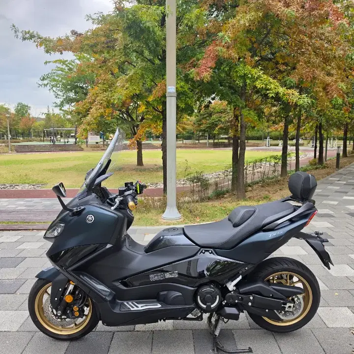 TMAX 560 (2023) 2