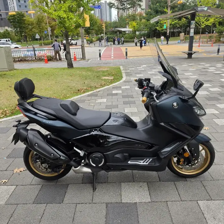TMAX 560 (2023) 3