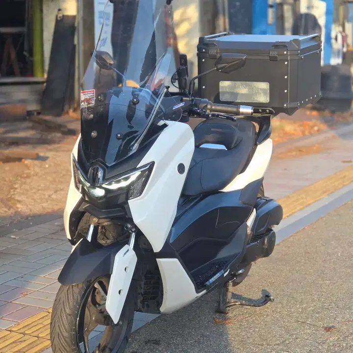 NMAX 125 (2025) 2