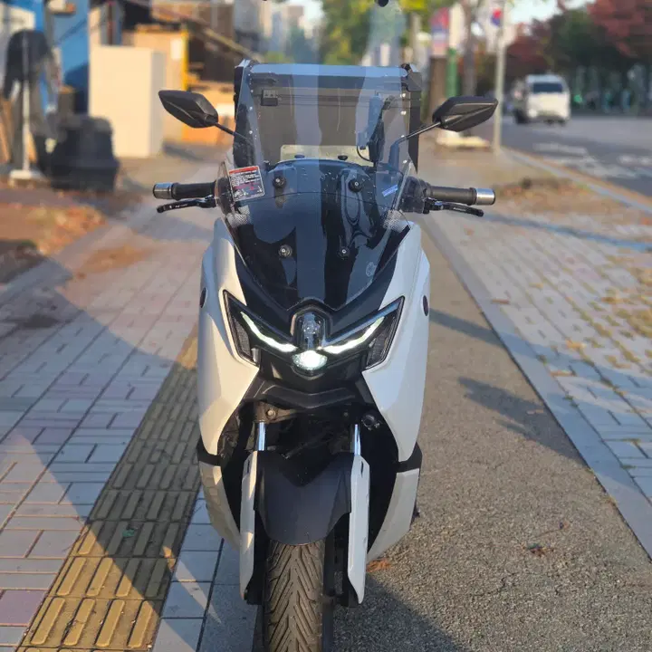 NMAX 125 (2025) 3