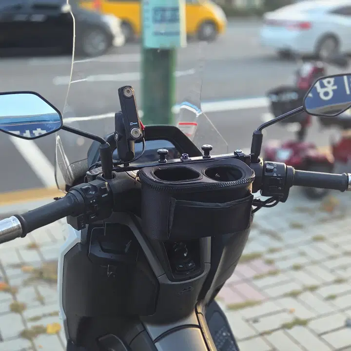 NMAX 125 (2025) 8