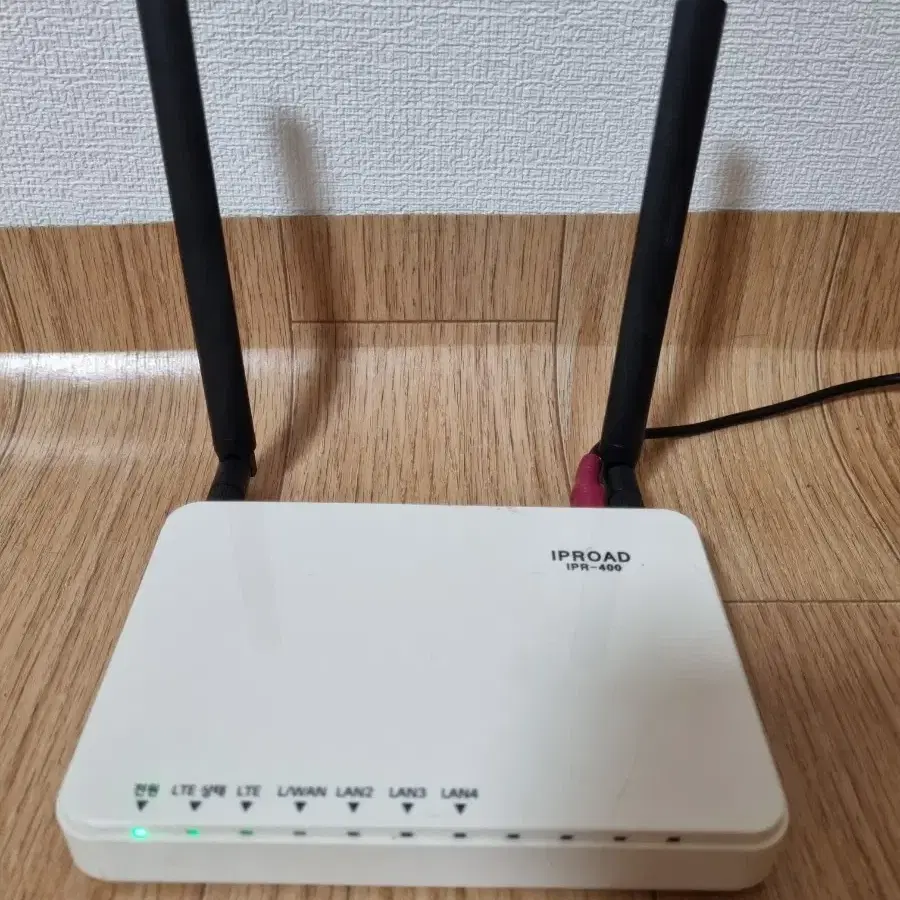 IPROAD LTE 라우터4개의 LAN 포트와 W