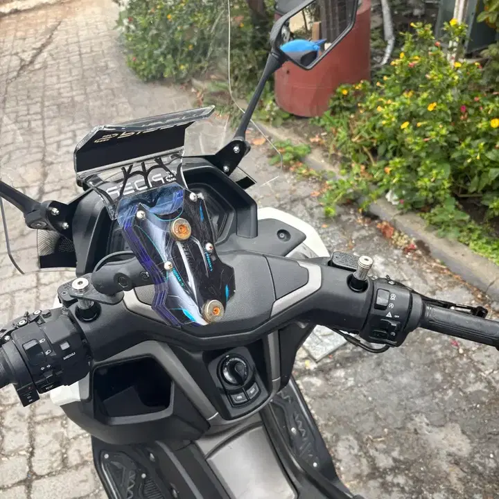NMAX 125 (2025) 6