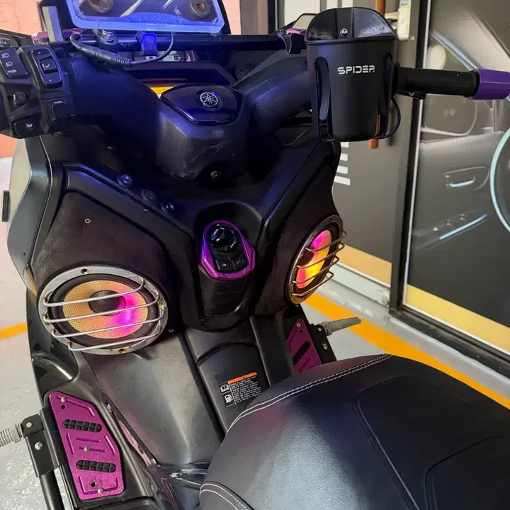 XMAX 300 (2024) 3