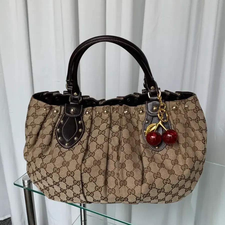 희귀 Gucci 빈티지 구찌 GG 캔버스 스터드 숄더백
