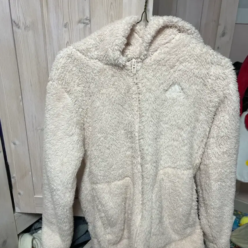 アディダス ピンクフリス