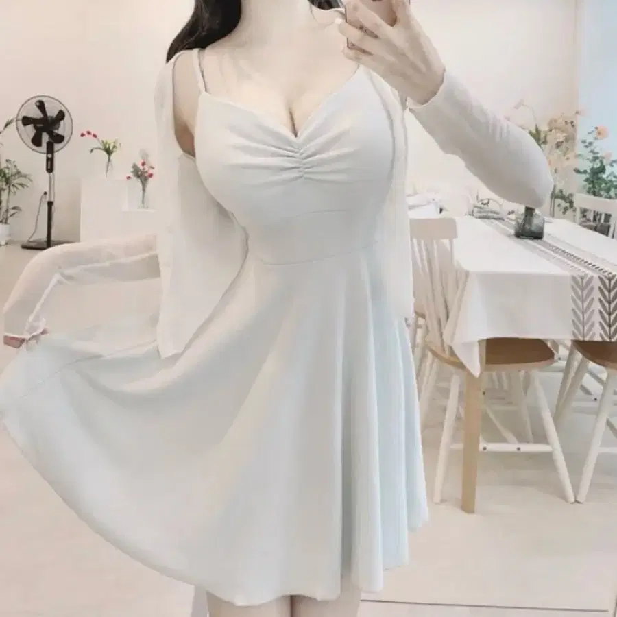 유어로즈 자체제작 made 플레어 나시 원피스 파우더소라