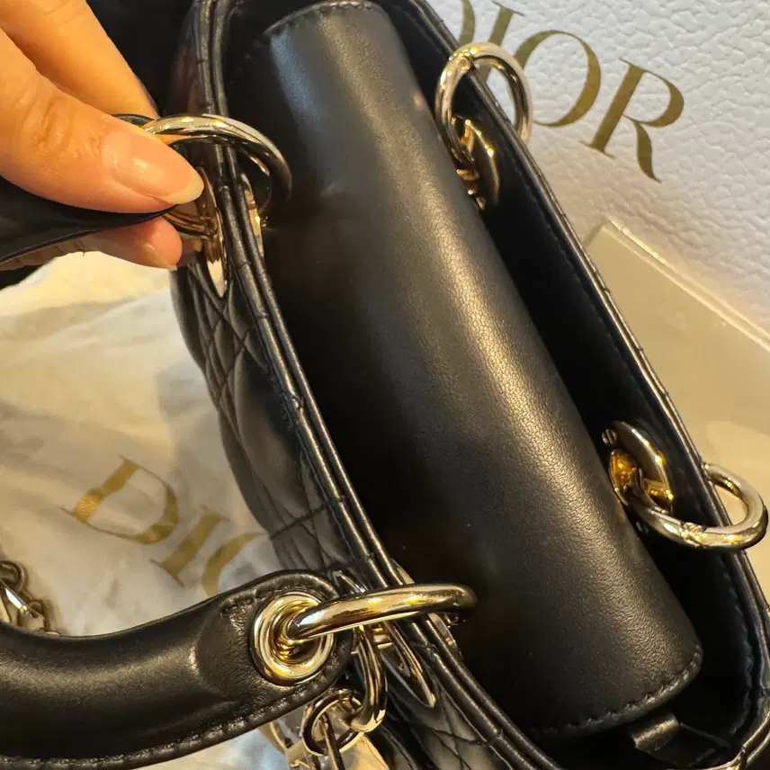 디올 [정품](새상품)디올 DIOR 레이디 디조이 마이크로 백 사진 4
