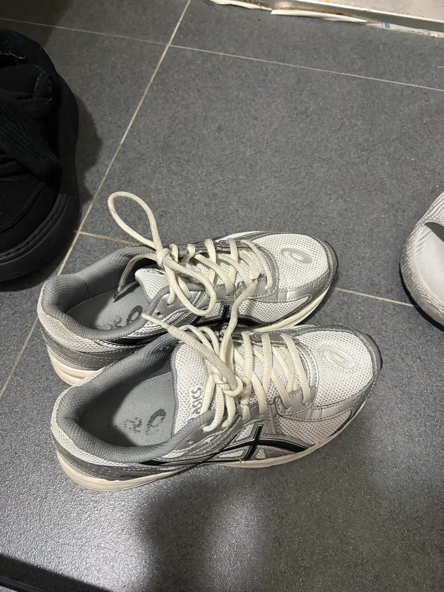 Asics Sneakers 235