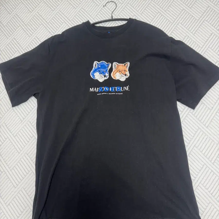 아더에러 메종키츠네 더블폭스 A2 팝니다