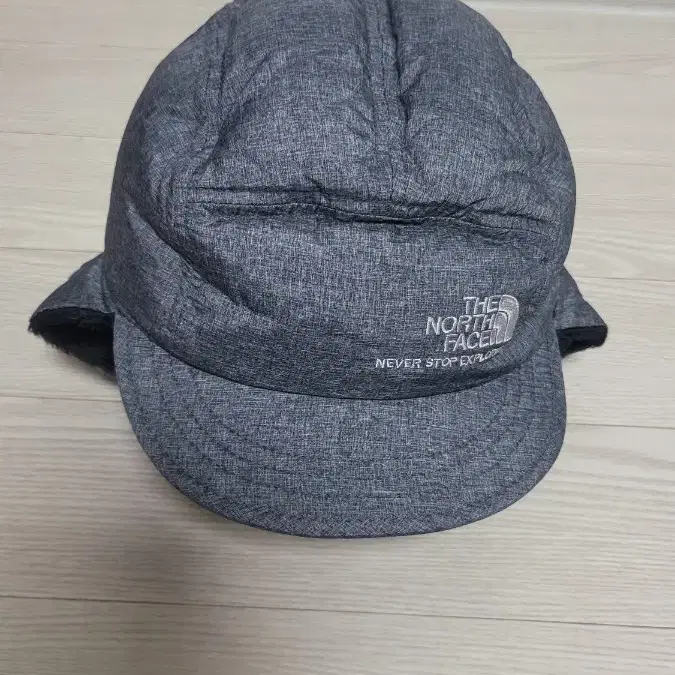 노스페이스구스패딩 귀달이 캡 모자 M 사이즈