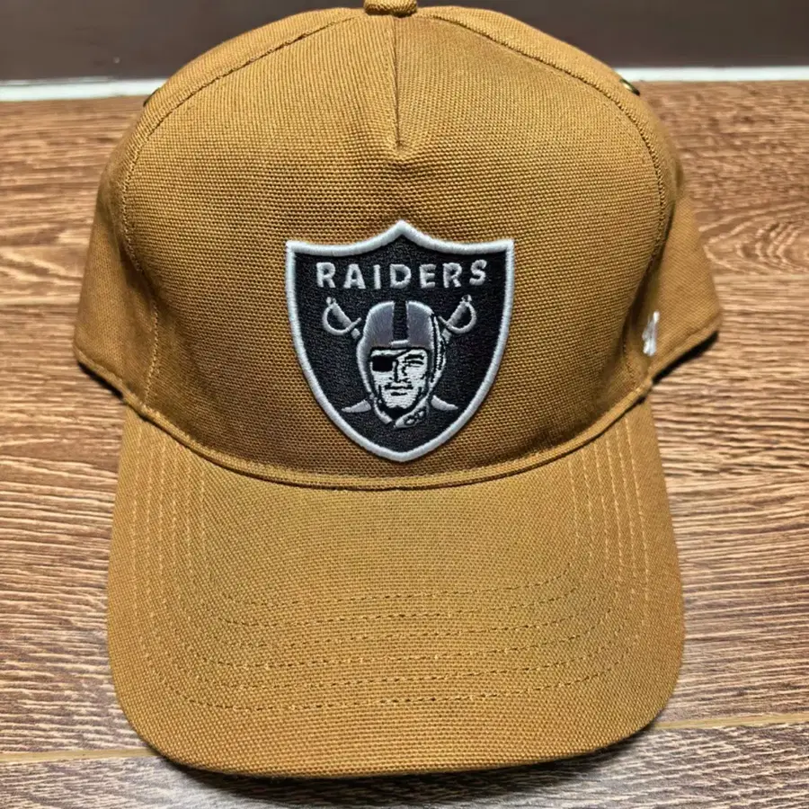 [새상품 정품] Carhartt X 47 BRAND NFL 레이더스 콜라보 스냅백 / 카키