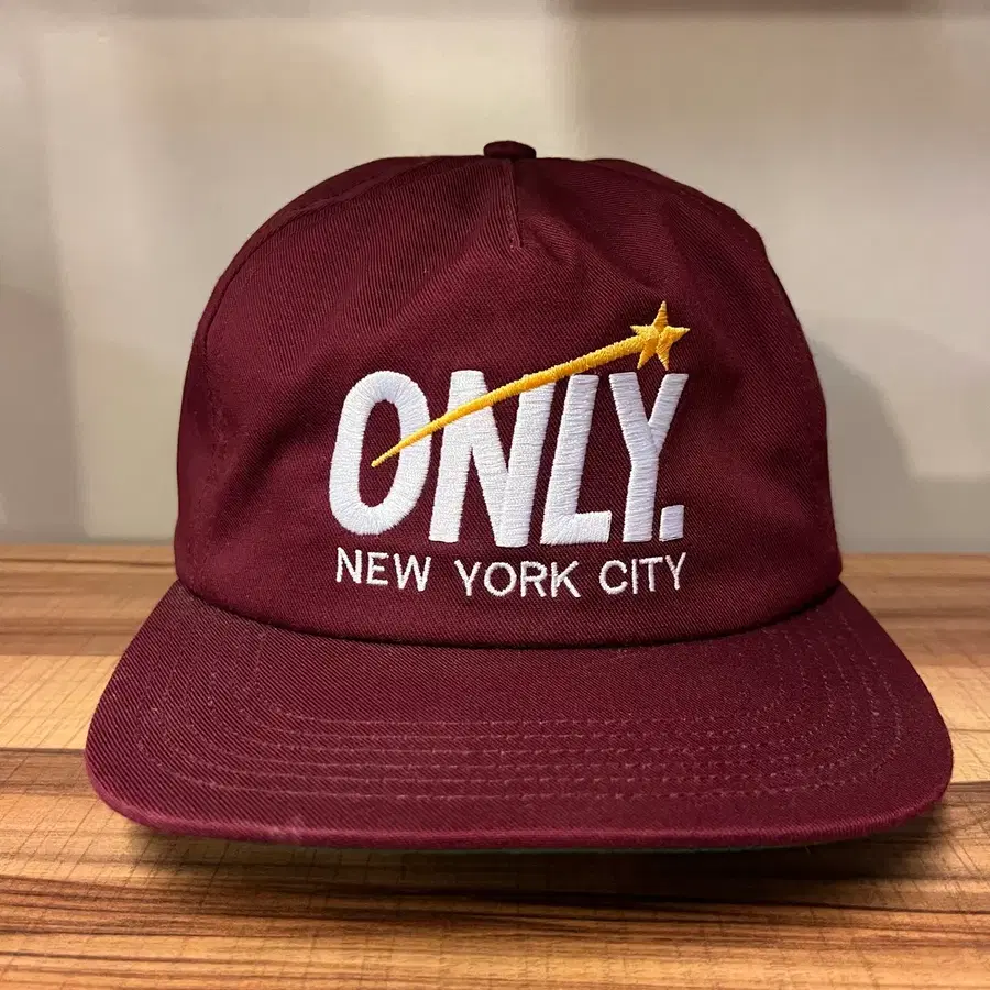 ONLY. NEW YORK CITY 볼캡 버건디