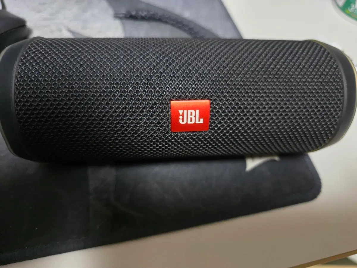 JBL FLIP4 Bluetooth Speaker