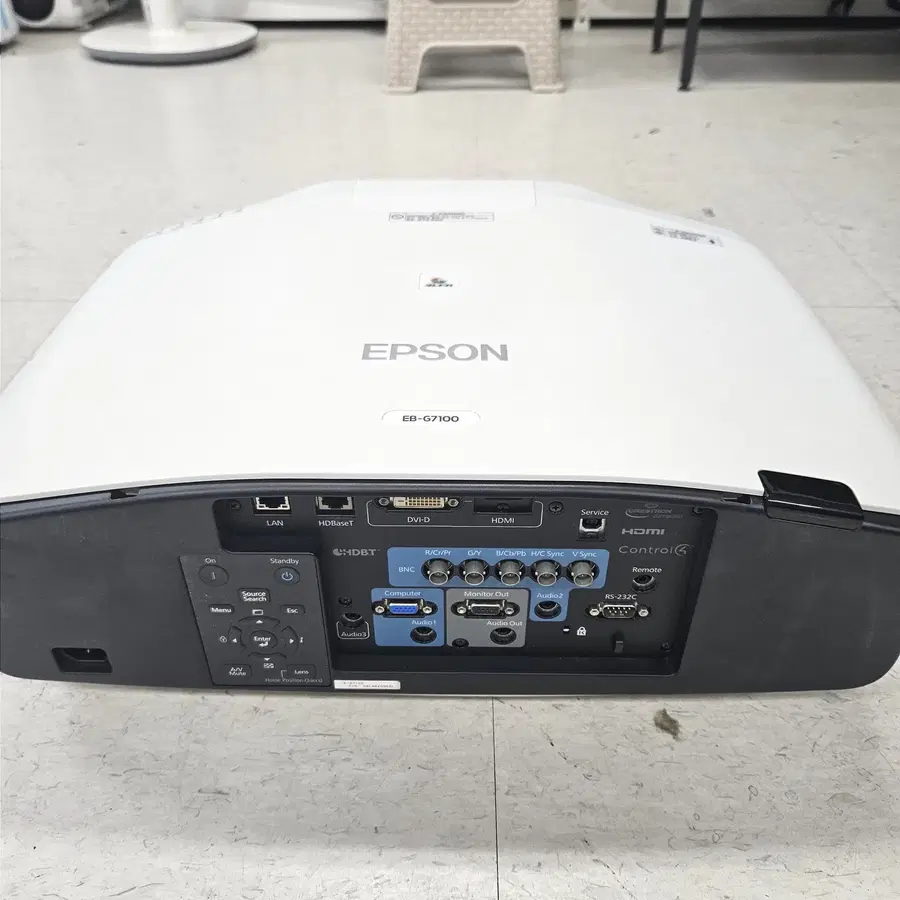 EPSON EB-G7400 Projector