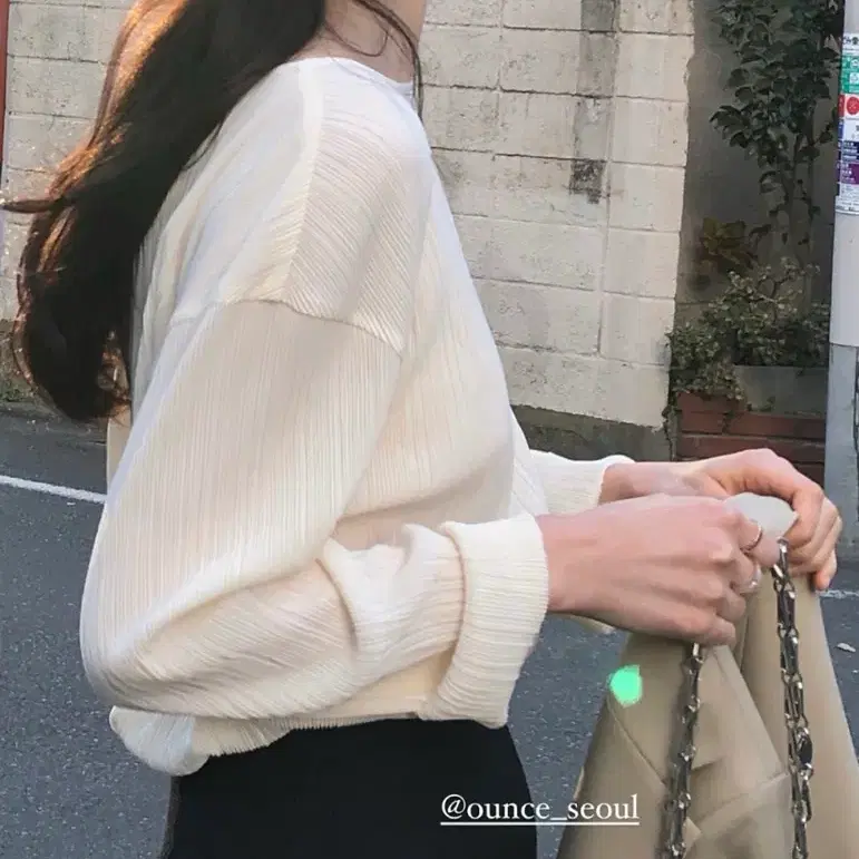 OUNCE 온스 플리츠 블라우스