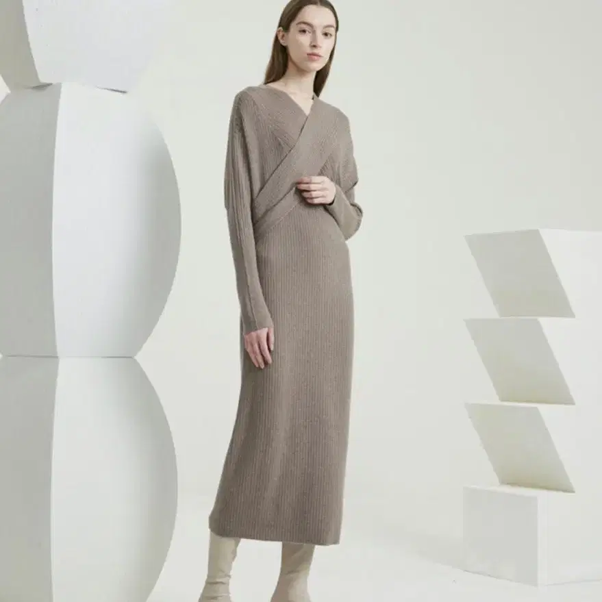 한섬 20fw 타임 울100 니트 원피스 프리