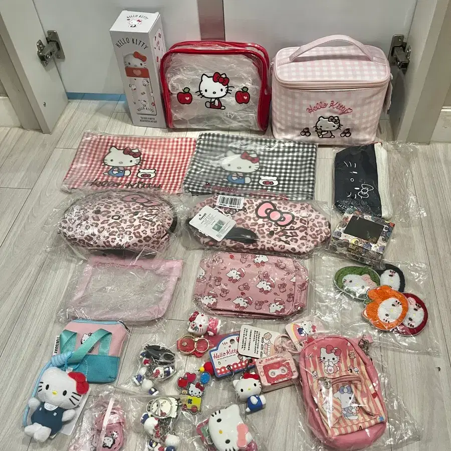 헬로키티 파우치 및 액세서리 세트 일괄