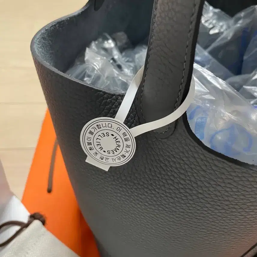 에르메스 [26년 5월 새제품] 피코탄 22 그리 미스티 가방 사진 4