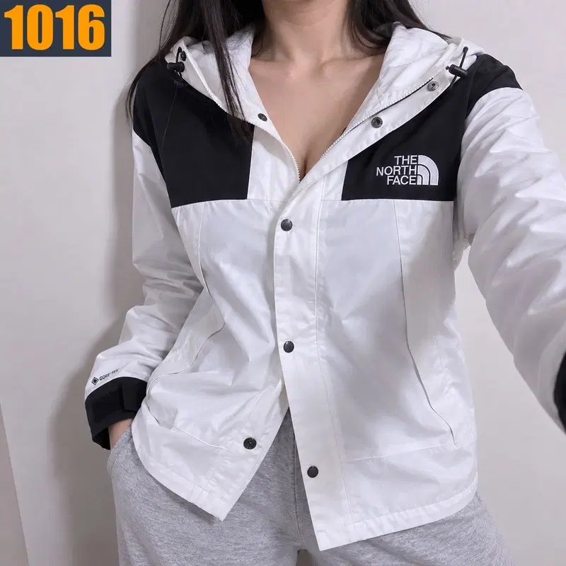 105 THE NORTH FACE 노스페이스 화이트 블랙 배색 빅로고 후드 마운틴 바람막이 자켓 XL
