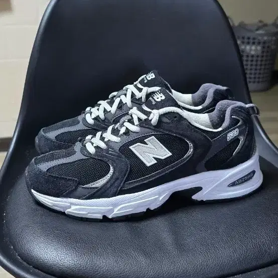 뉴발란스 530 블랙 화이트 230
