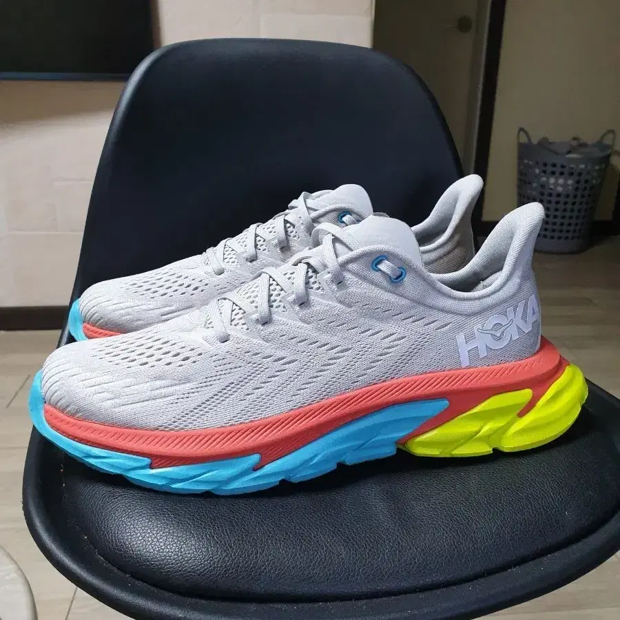 호카 클리프톤 9 회색/멀티 280