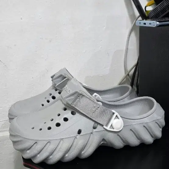 회색 뮬 슬리퍼 샌들 240-245