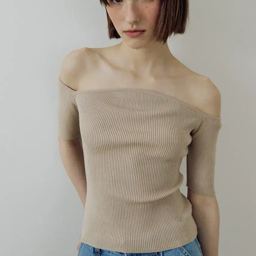 루시르주 upper lips knit / beige / 새상품
