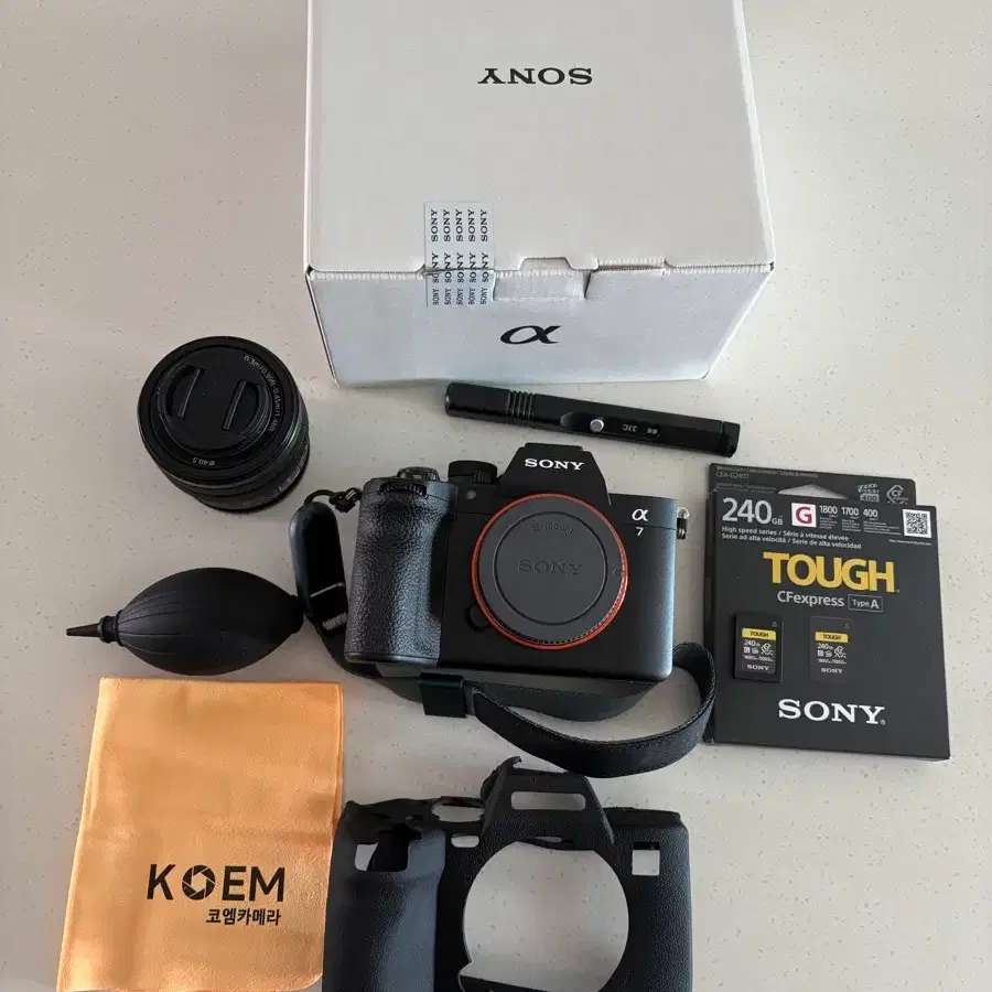 소니 a7m5+40만원짜리 sd카드+35만원자리 렌즈 10월 1일 구매품 팝니다