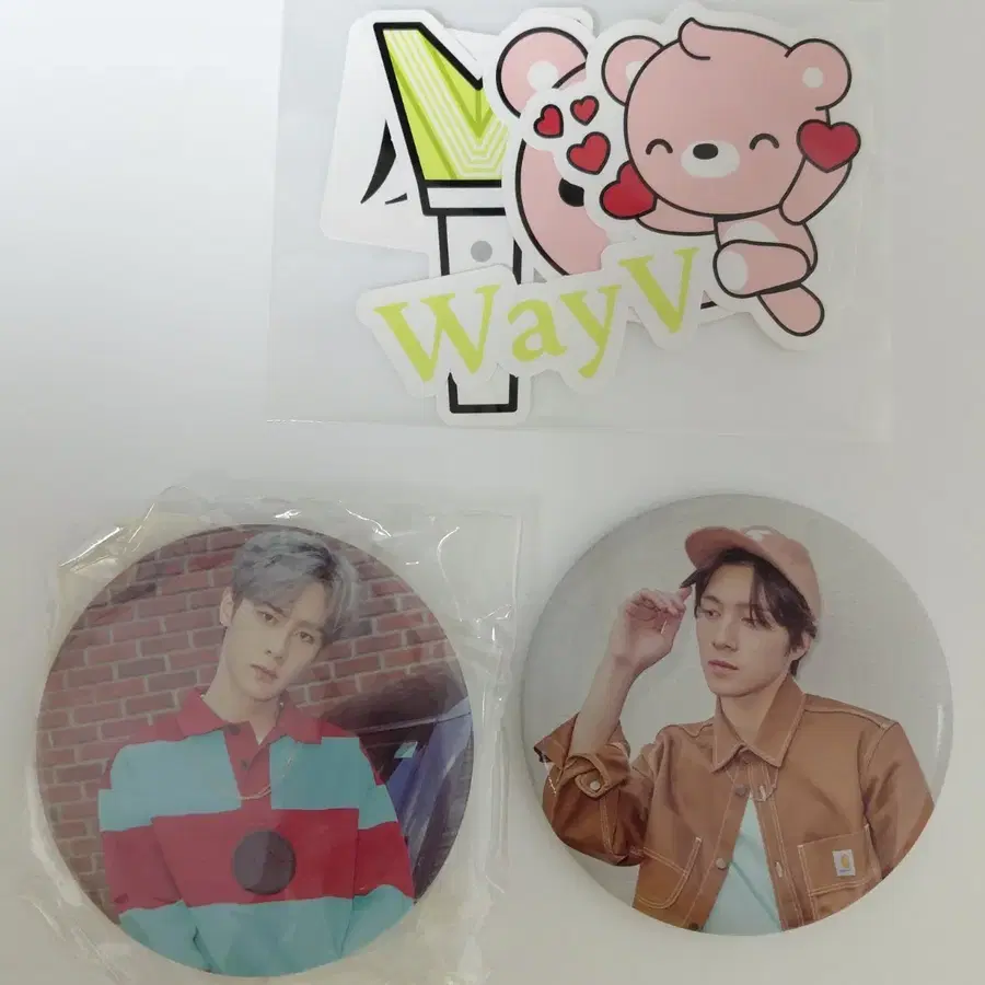 WayV 시그 캔뱃지(뒷면 거울), 스티커 (쿤, 헨드리)