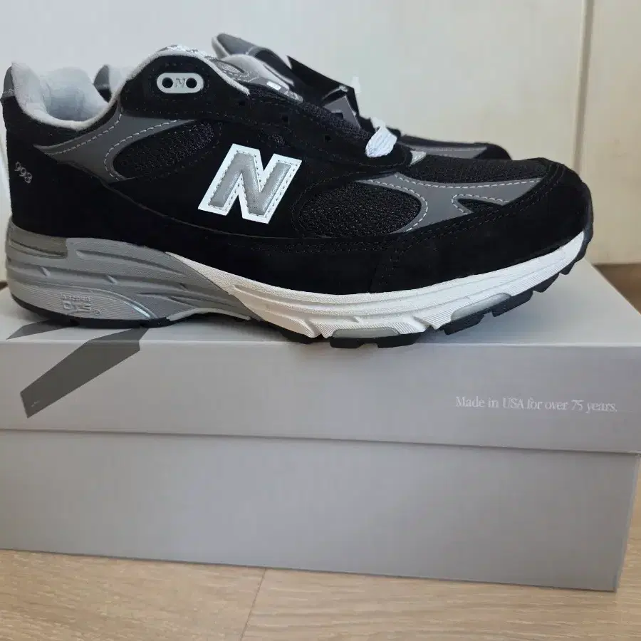 뉴발란스 993 블랙 255