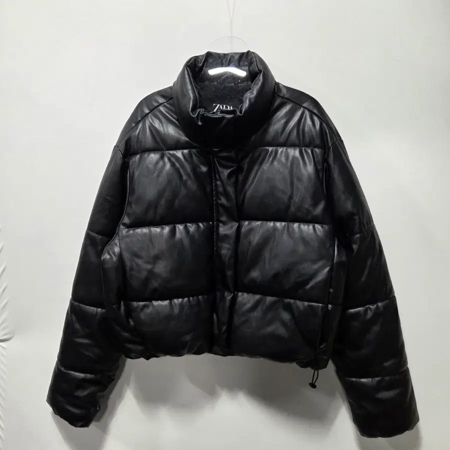 자라 블랙 페이크 레더 패딩 점퍼 M 26101605