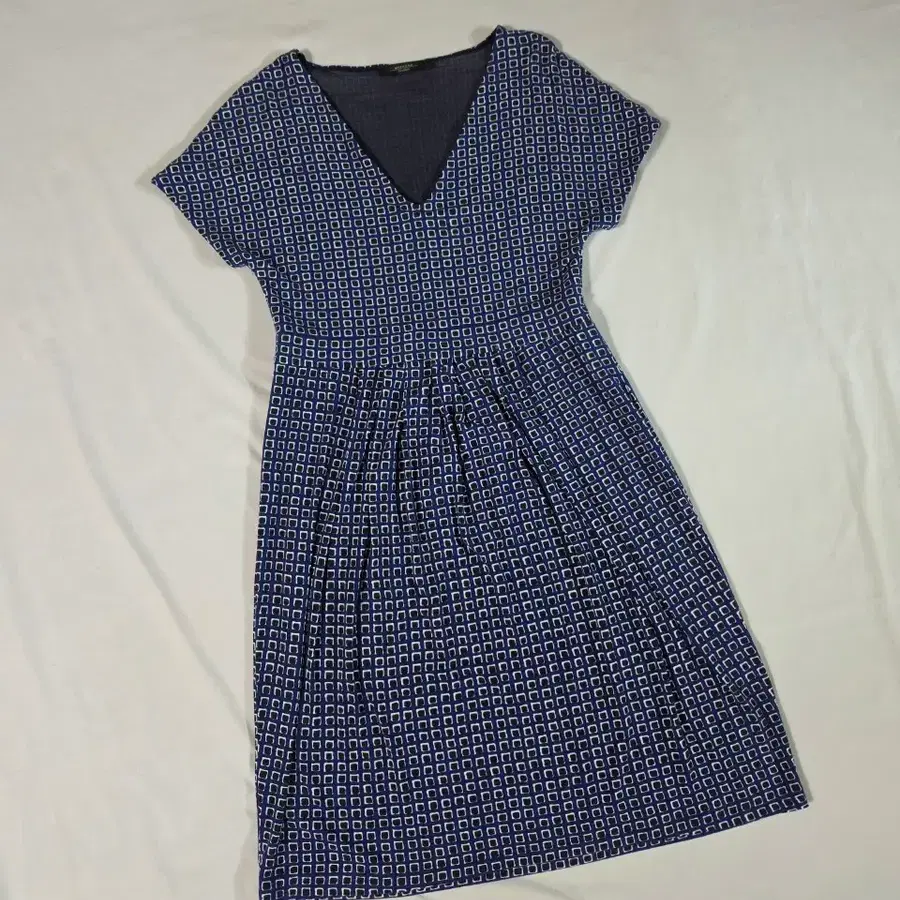 [M] 막스마라 위켄드(WEEKEND MaxMara) 기하학 패턴 브이넥 빈티지 원피스
