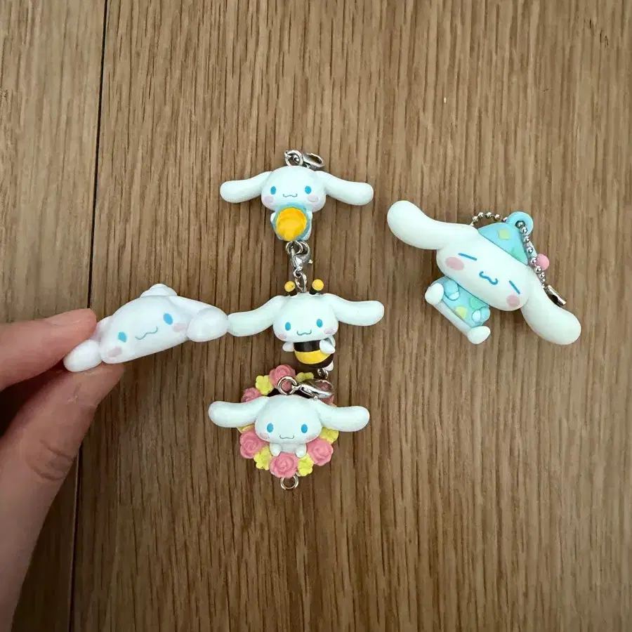 산리오 시나모롤 키링 4종 및 피규어