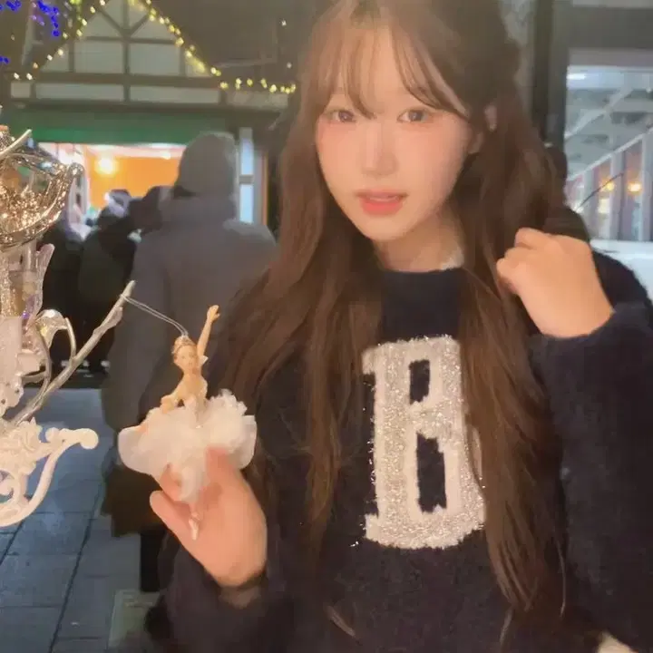 더바넷 Boucle Alphabet Knit Sweater