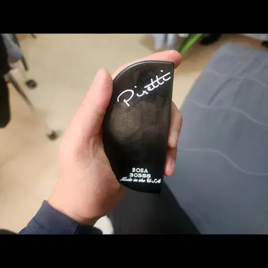 피레티 303SS BOSA 퍼터 34" 판매합니다.