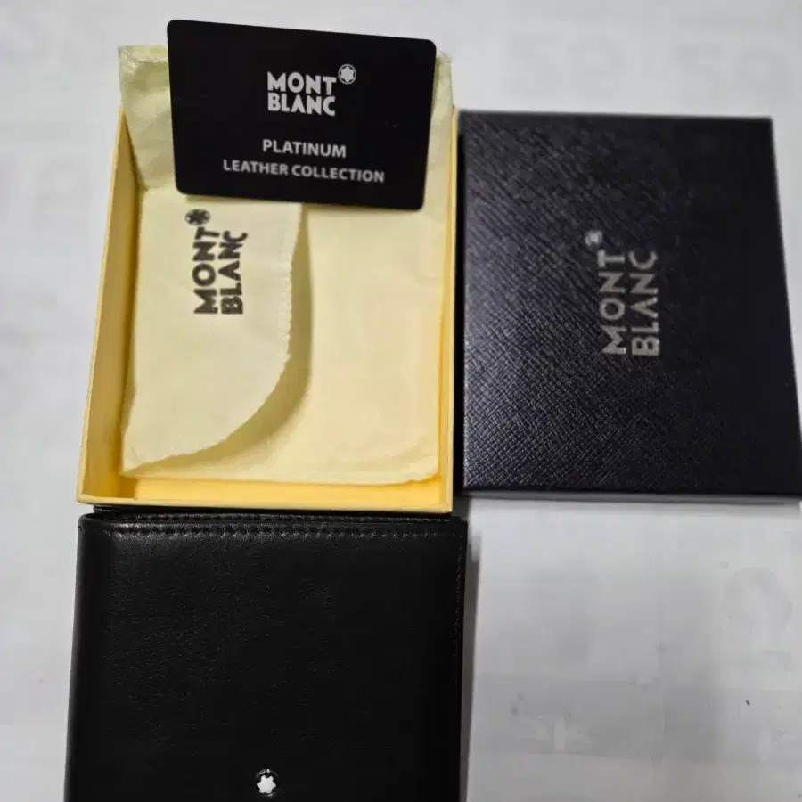 몽블랑 플래티넘 레더 컬렉션 반지갑 블랙