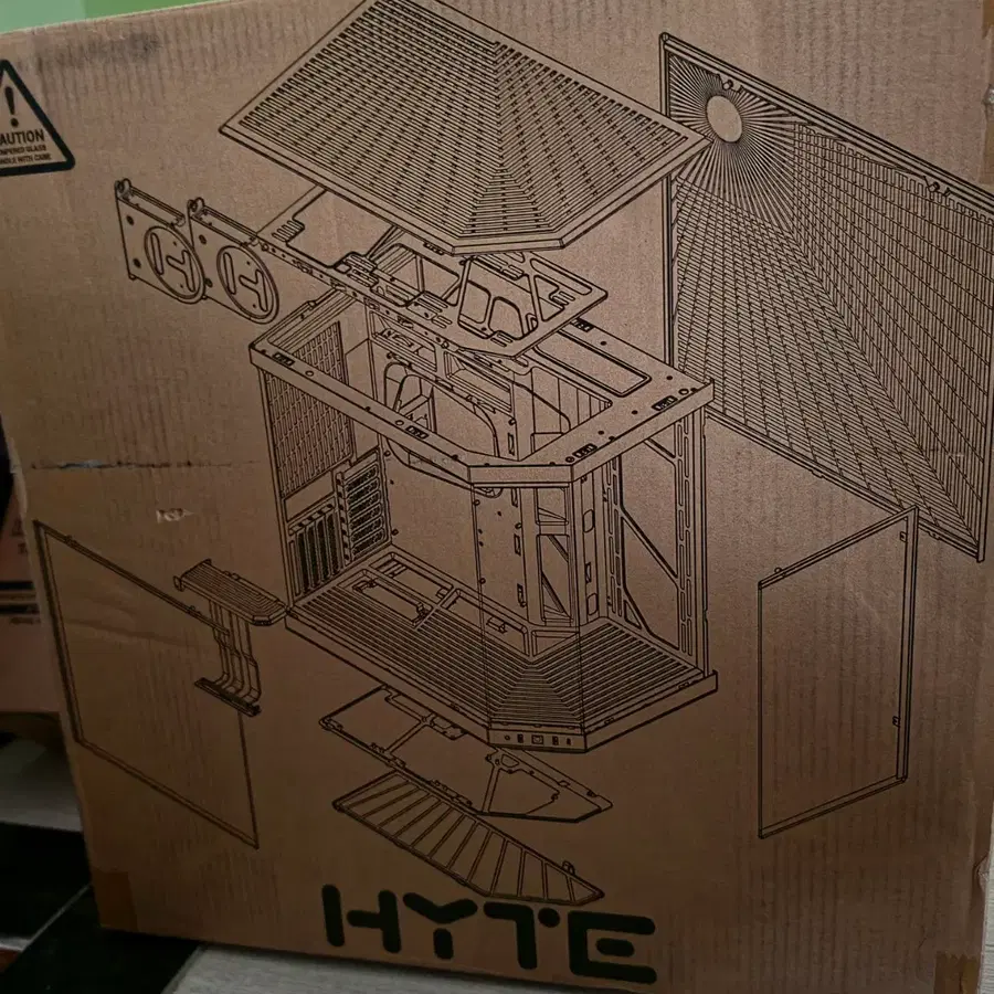 HYTE Y70 스노우 화이트