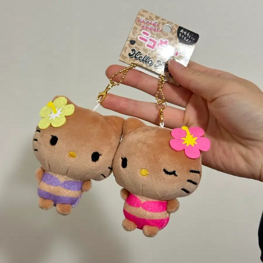 산리오 태닝 키티 자석인형