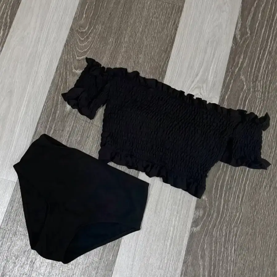 블랙 프릴 오프숄더 비키니