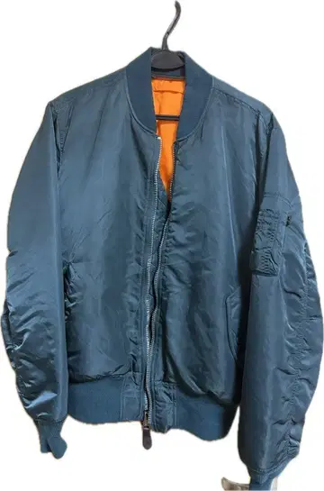 ALPHA INDUSTRIES MA-1 플라이트 자켓
