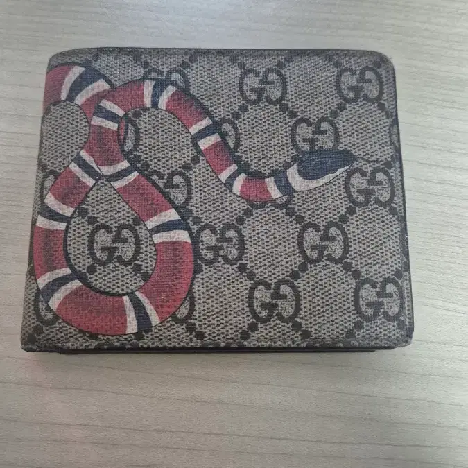 구찌(GUCCI) GG Supreme Kingsnake