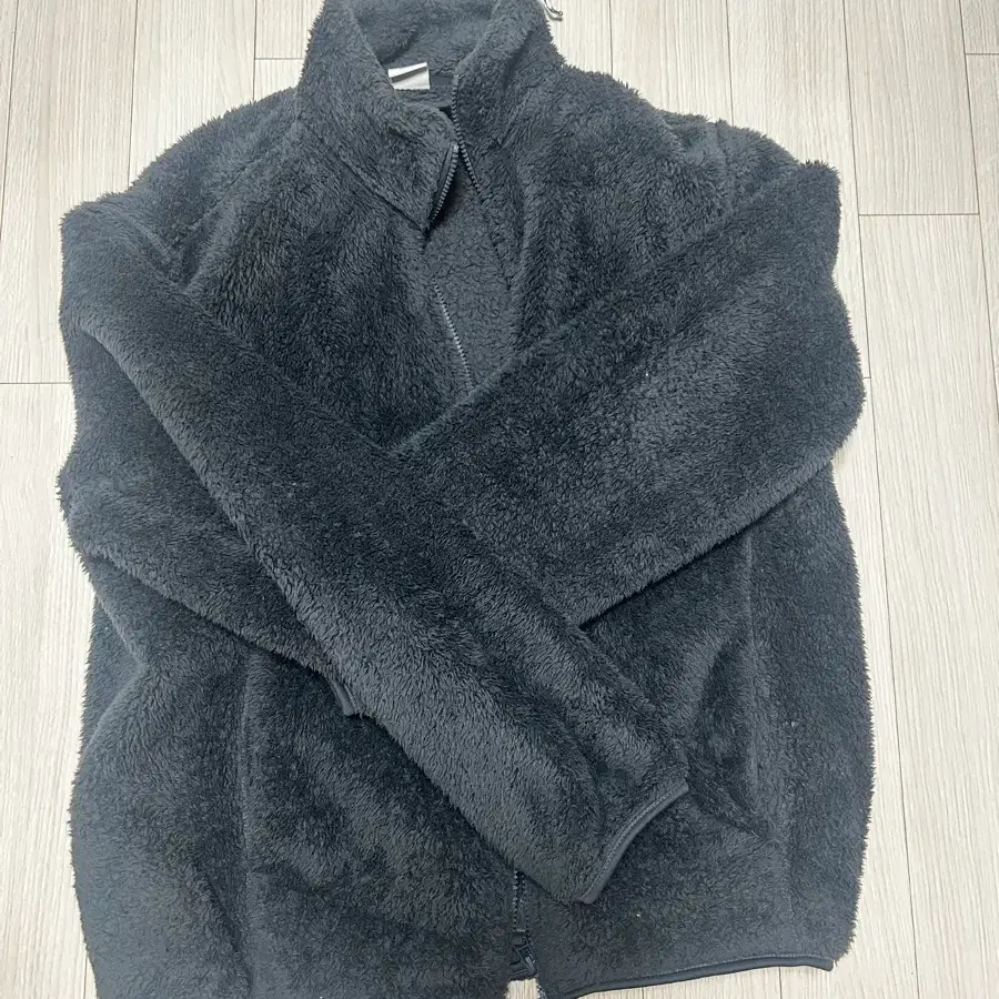 스파오 후리스 차콜
