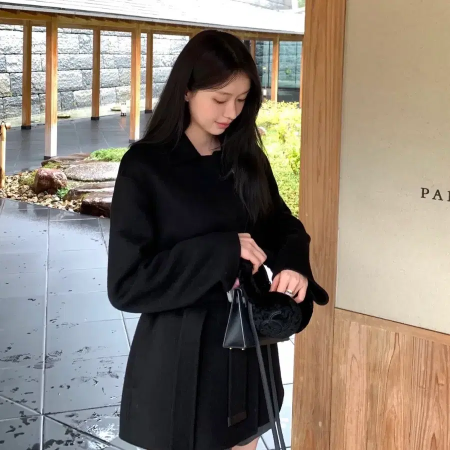 르플레인 로우 버클 핸드메이드 코트 블랙