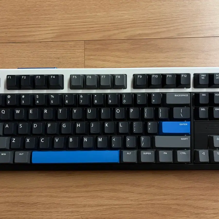 iqunix ez80 마그네틱 울트라 축