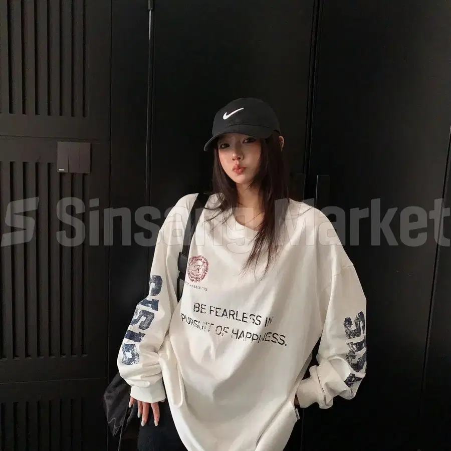 [빠른발송] 피어리스티 라운드 박스 긴팔 레터링