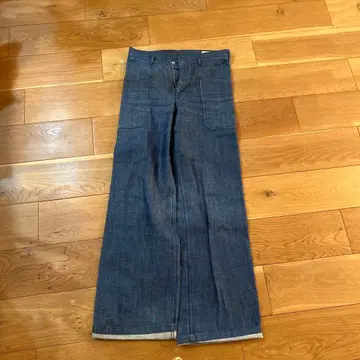 HYKE 부츠컷 데님 다크 블루
