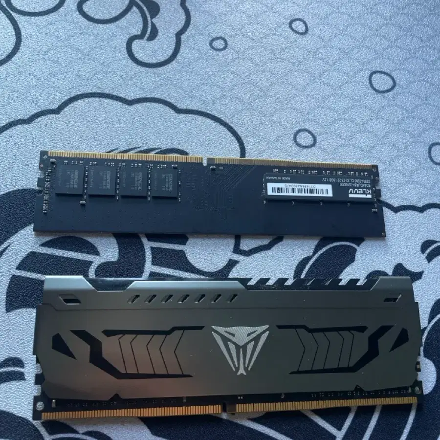 KLEVV DDR4 8GB 2개 팝니다 / VIPER DDR4 16GB 팝니다