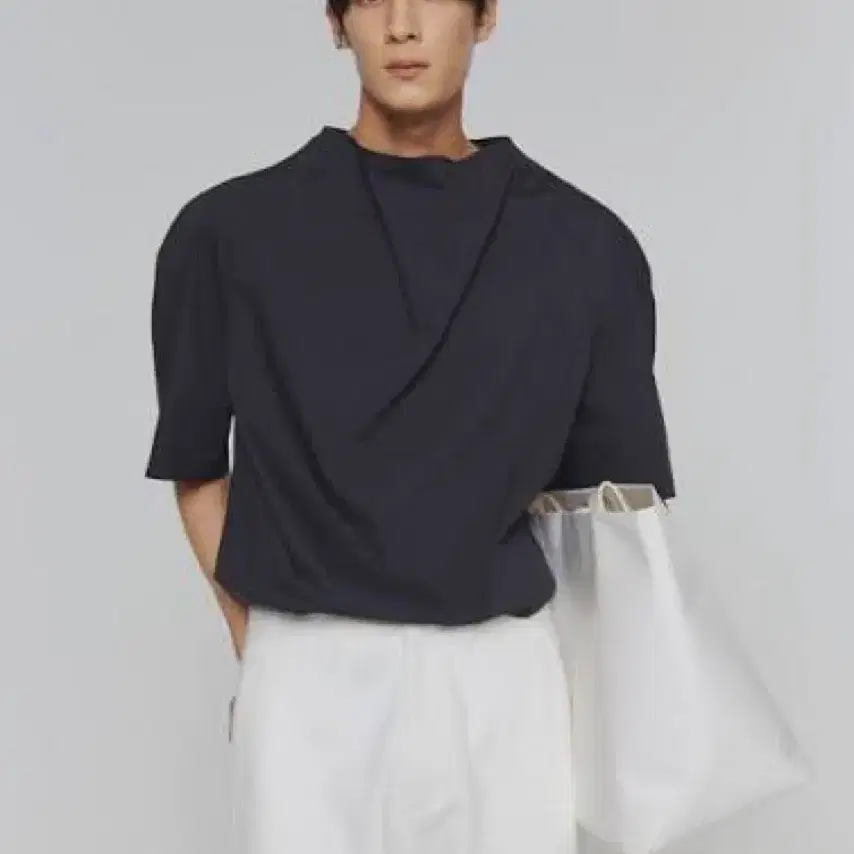 아모멘토 25ss RAGLAN COWL NECK TOP 카울 탑 m